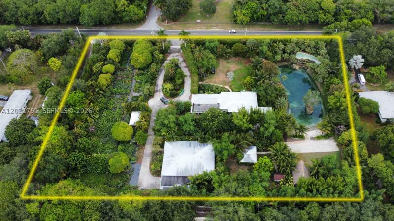 6 bedroom SingleFamilyResidence at 16970 SW 264th St, Redlands, Homestead — photo 2