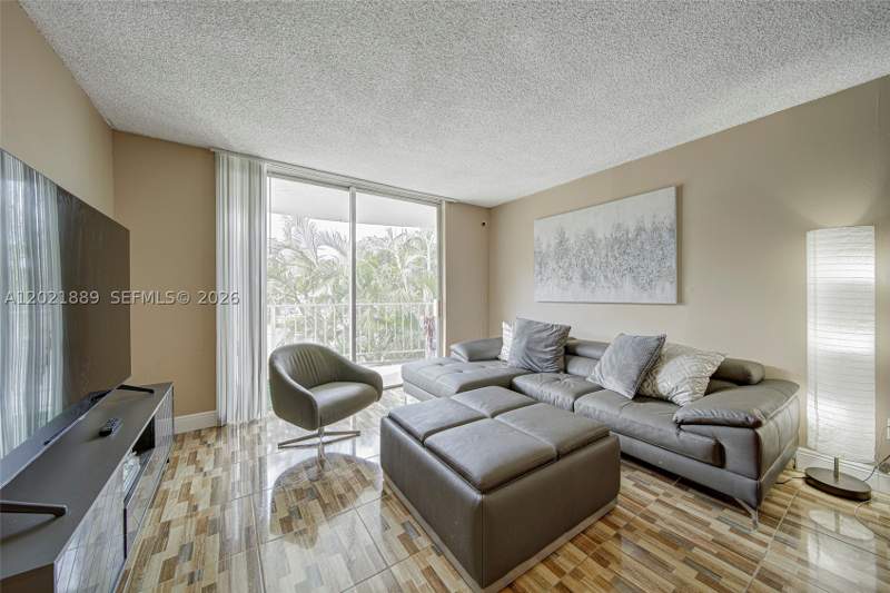 2 bedroom Condominium at 494 NW 165th St Rd C-205, Montecarlo Condo, Miami — photo 4