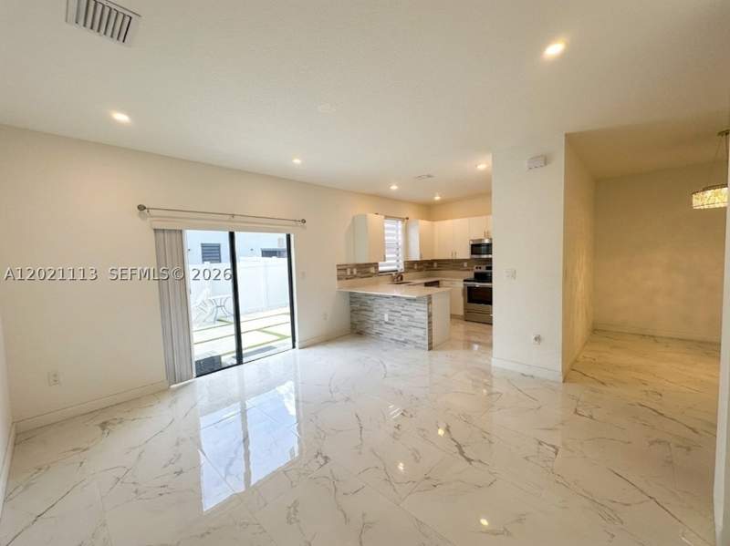 3 bedroom Townhouse at 20352 NW 6th Ave, Vista Lago, Miami Gardens — photo 4