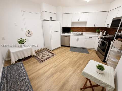 5151 Collins Ave 1520, Miami Beach FL - photo 9 of 10