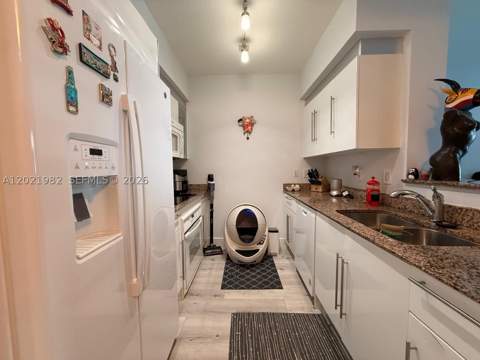 325 S Biscayne Blvd 2024, Miami FL - photo 12 of 12