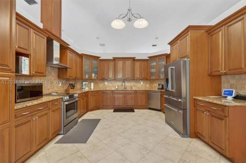 18461 SW 83rd Ave, Cutler Bay FL - photo 9 of 37