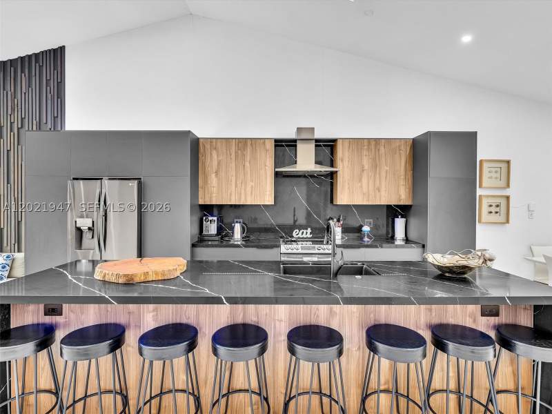2 bedroom Villa at 500 NE 199th Ter 7J, Sandpiper At Calif Club C, Miami — photo 2