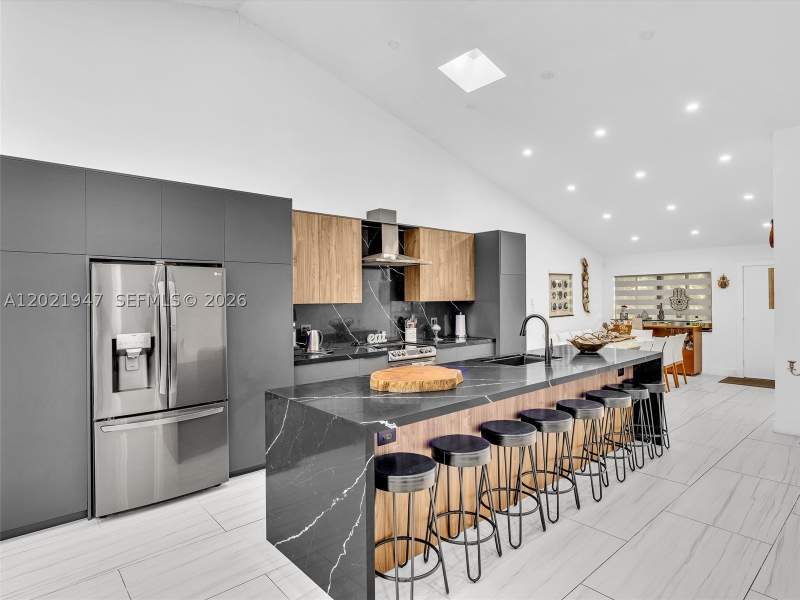 2 bedroom Villa at 500 NE 199th Ter 7J, Sandpiper At Calif Club C, Miami — photo 3