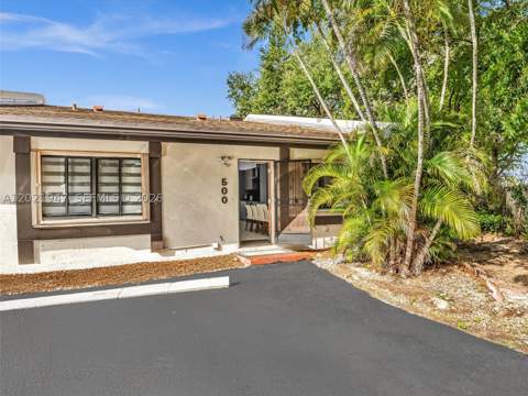 500 NE 199th Ter 7J, Miami FL - photo 6 of 36