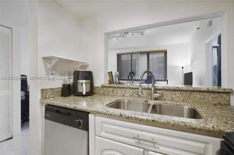 540 Brickell Key Dr 308, Miami FL - photo 8 of 25