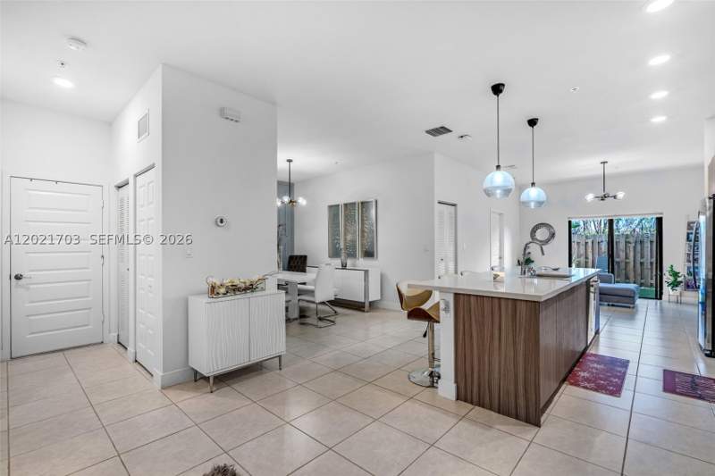 2 bedroom Condominium at 8015 NW 104th Ave 3, Apex At Park Central Cond, Doral — photo 2