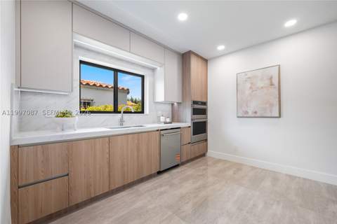 1405 Lenox Ave, Miami Beach FL - photo 8 of 36