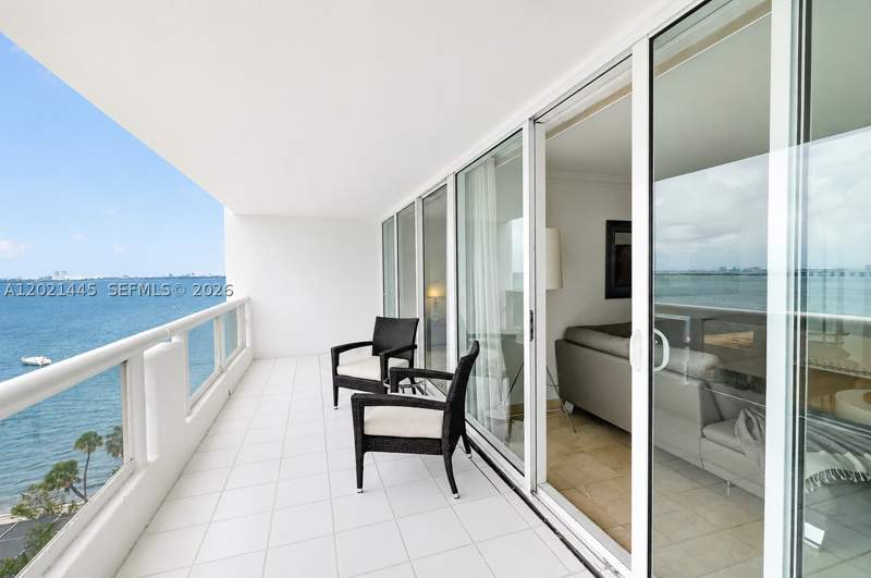 1 bedroom Condominium at 1717 N Bayshore Dr A-1437, Venetia Condo, Miami — photo 2