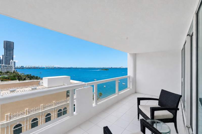 1 bedroom Condominium at 1717 N Bayshore Dr A-1437, Venetia Condo, Miami — photo 4