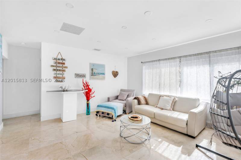 4 bedroom SingleFamilyResidence at 2349 NE 173rd St, Fulford By The Sea Sec C, North Miami Beach — photo 4