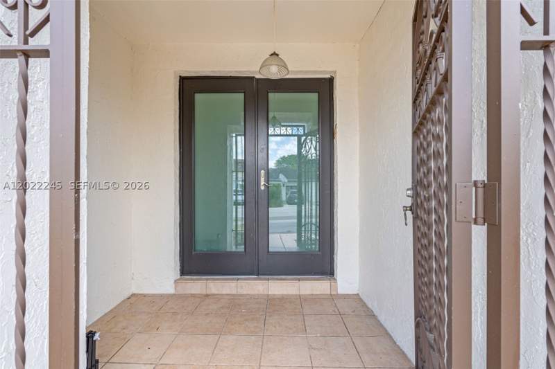 4 bedroom SingleFamilyResidence at 15530 SW 59th St, Westwind Lakes Sec 6, Miami — photo 4