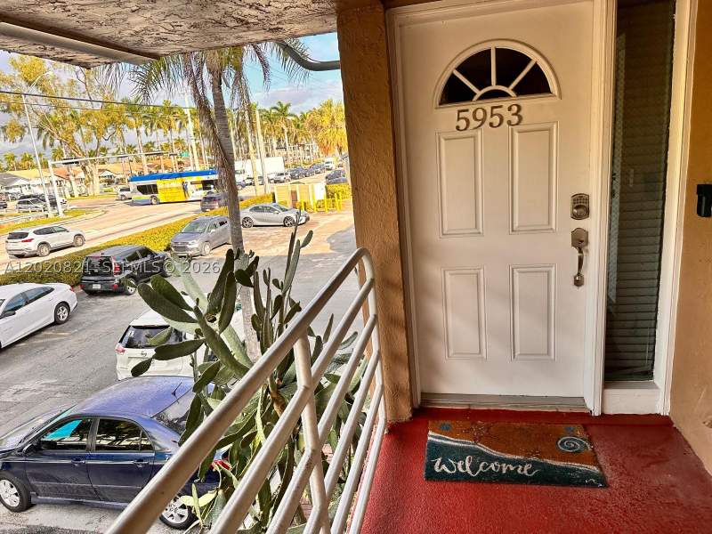 2 bedroom Condominium at 5953 W 28th Ave 24, Vista Del Lago Condo Vii, Hialeah — photo 2