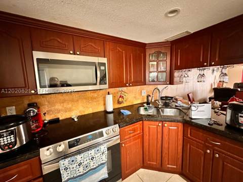 5953 W 28th Ave 24, Hialeah FL - photo 9 of 41