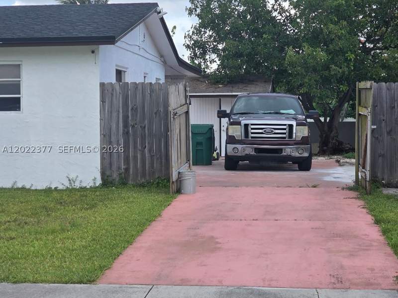 4 bedroom SingleFamilyResidence at 14905 SW 304th Ter, Caseil Heights Sec 3, Homestead — photo 2