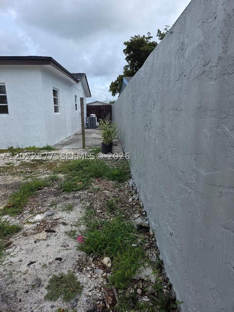 4 bedroom SingleFamilyResidence at 14905 SW 304th Ter, Caseil Heights Sec 3, Homestead — photo 4