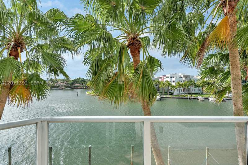 3 bedroom Condominium at 5900 Collins Ave 408, The Grandview Condo, Miami Beach — photo 2