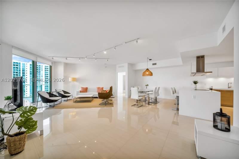 2 bedroom Condominium at 17301 Biscayne Blvd 907, Marina Palms Residences N, North Miami Beach — photo 2