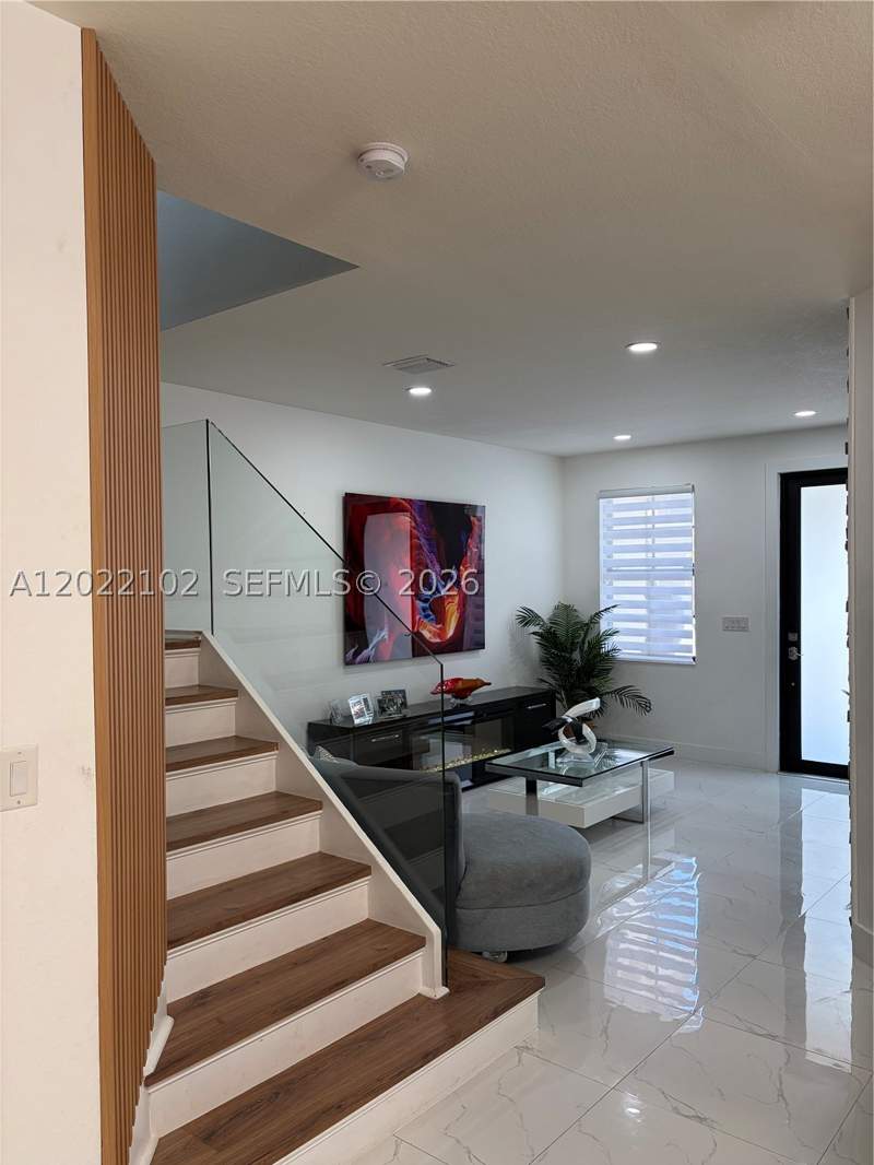 4 bedroom Townhouse at 3409 W 92nd Pl, Bonterra, Hialeah — photo 2
