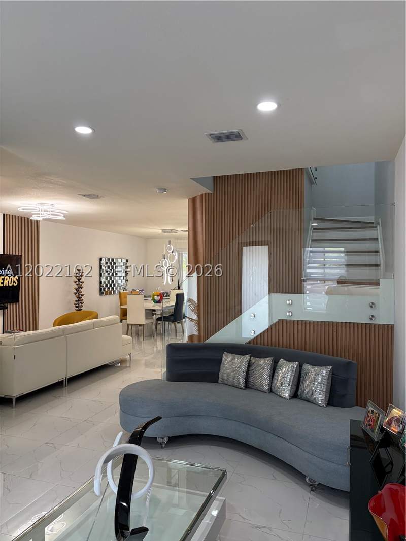 4 bedroom Townhouse at 3409 W 92nd Pl, Bonterra, Hialeah — photo 5