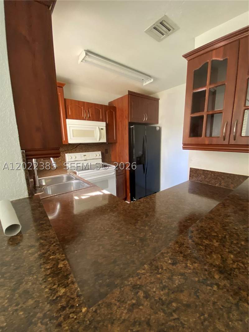 3 bedroom Townhouse at 6763 NW 182nd St 105, Marquis Villas I Condo, Hialeah — photo 5