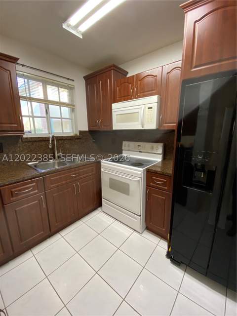 6763 NW 182nd St 105, Hialeah FL - photo 6 of 24