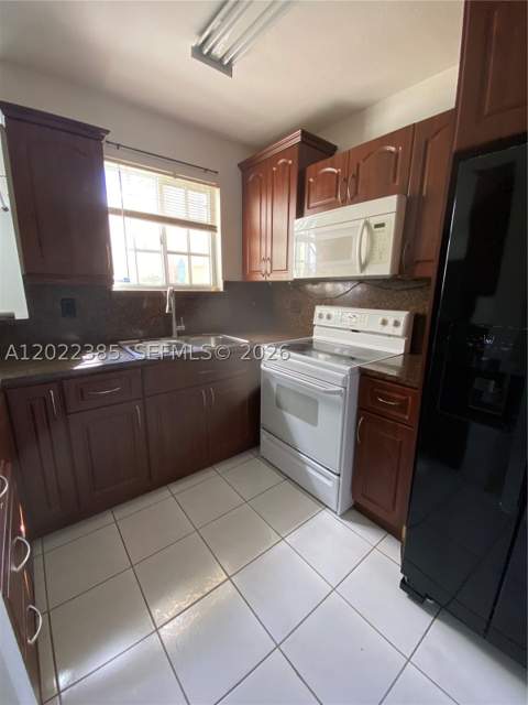 6763 NW 182nd St 105, Hialeah FL - photo 7 of 24