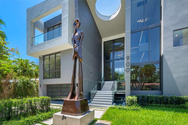 5 bedroom SingleFamilyResidence at 900 NE 75th St, New Belle Meade Sub, Miami — photo 3