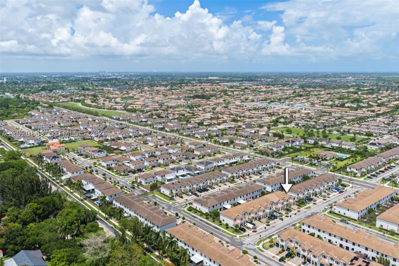4 bedroom Townhouse at 11945 SW 245th Ter, Silver Palm Residential H, Homestead — photo 4