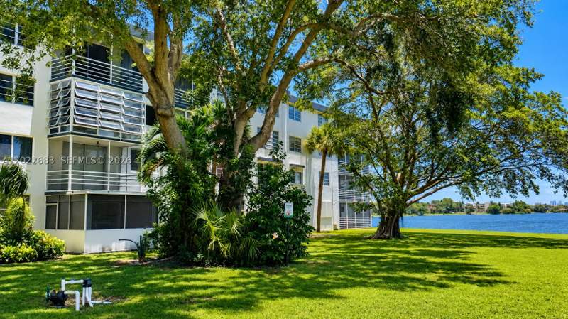 2 bedroom Condominium at 447 NE 195th St 117, Royal Oaks Condo, Miami — photo 5