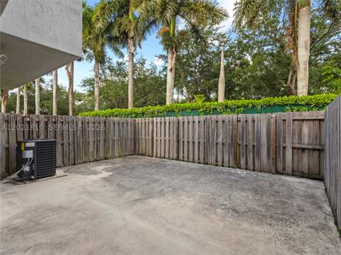 5033 NW 114th Ct, Doral FL - photo 8 of 31