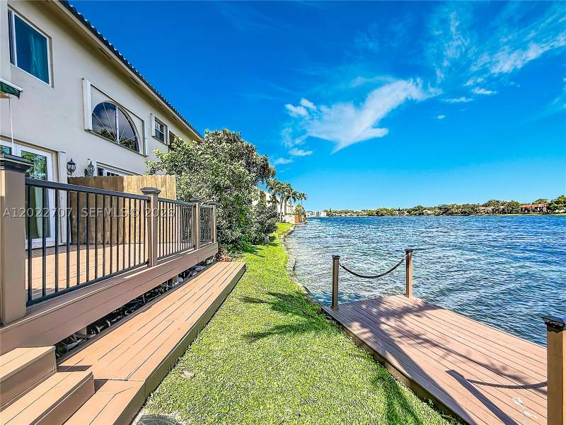 3 bedroom Townhouse at 781 NE 195th St, Portofino, Miami — photo 3