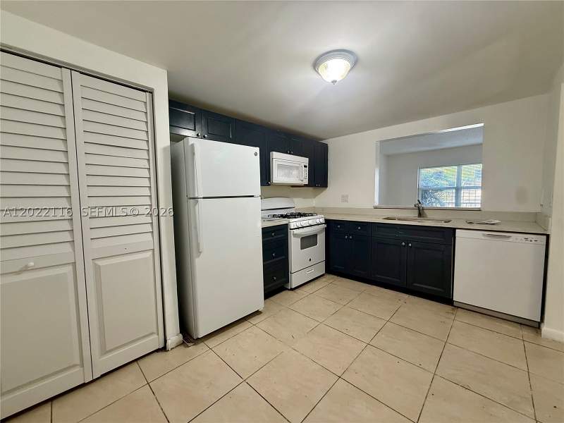 2 bedroom Condominium at 18101 NW 68th Ave B102, Venetian Gardens At Count, Hialeah — photo 2