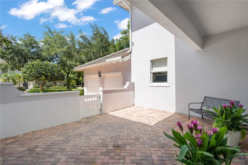 4 bedroom SingleFamilyResidence at 5700 SW 86th St, Shaw Property, South Miami — photo 3