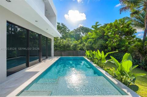 2096 Alamanda Dr, North Miami FL - photo 16 of 60