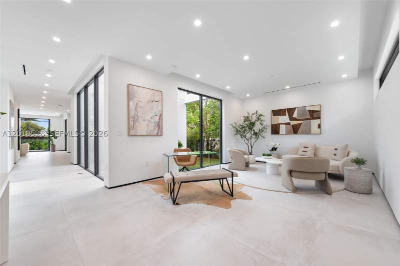 4 bedroom SingleFamilyResidence at 2096 Alamanda Dr, Keystone Point Sec 3, North Miami — photo 2