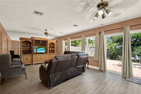 10813 SW 158th Ln, Miami FL - photo 16 of 37