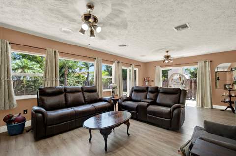 10813 SW 158th Ln, Miami FL - photo 17 of 37