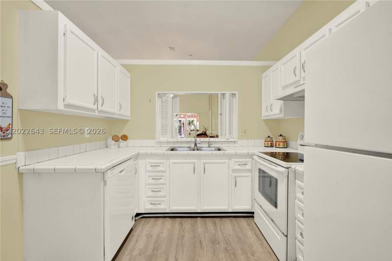 3 bedroom SingleFamilyResidence at 10813 SW 158th Ln, Brandonwoods, Miami — photo 4