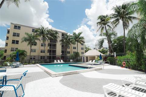 8245 Lake Dr 308, Doral FL - photo 18 of 25