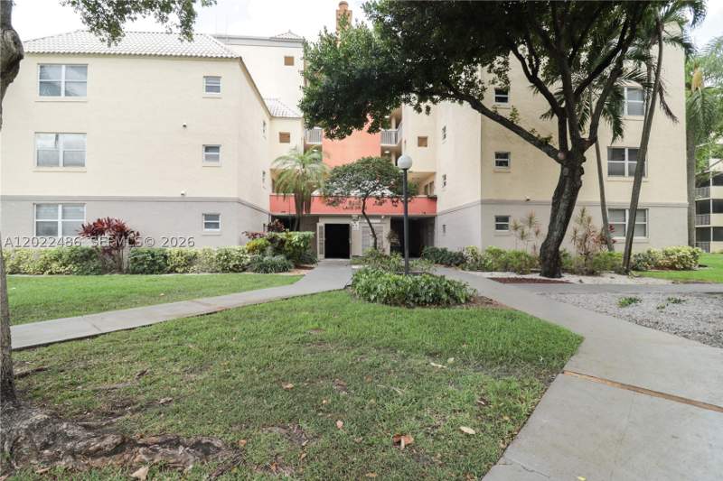 1 bedroom Condominium at 8245 Lake Dr 308, Las Vistas At Doral Condo, Doral — photo 3