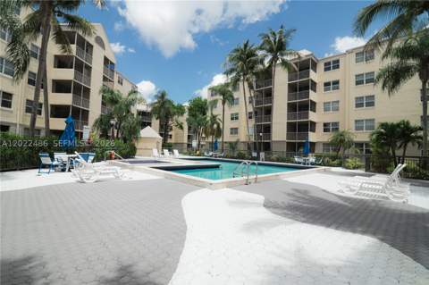 8245 Lake Dr 308, Doral FL - photo 6 of 25