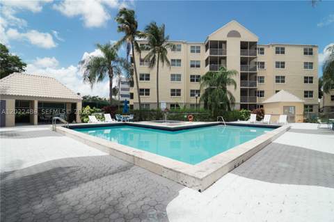 8245 Lake Dr 308, Doral FL - photo 8 of 25