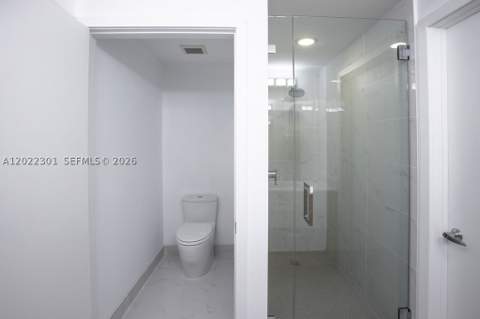 16385 N Biscayne Blvd 403, North Miami Beach FL - photo 11 of 26