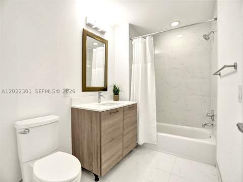16385 N Biscayne Blvd 403, North Miami Beach FL - photo 13 of 26
