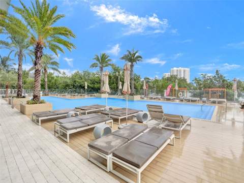 16385 N Biscayne Blvd 403, North Miami Beach FL - photo 17 of 26