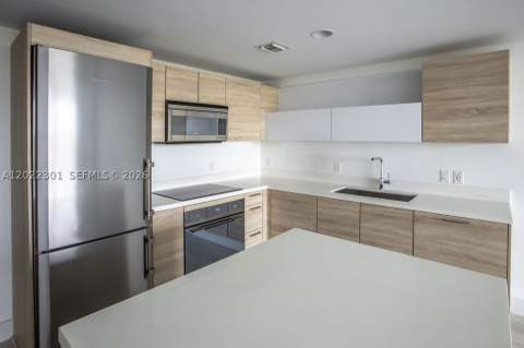 16385 N Biscayne Blvd 403, North Miami Beach FL - photo 7 of 26