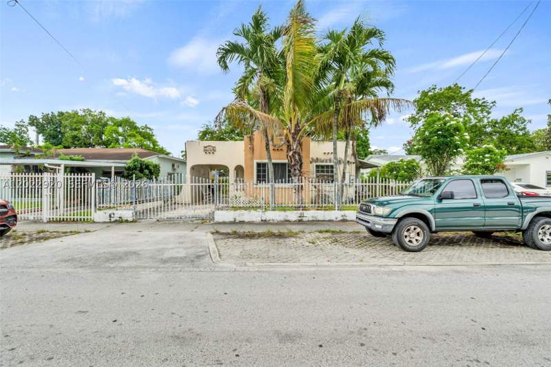 3 bedroom SingleFamilyResidence at 1122 NW 38th St, 36th St Manor, Miami — photo 2