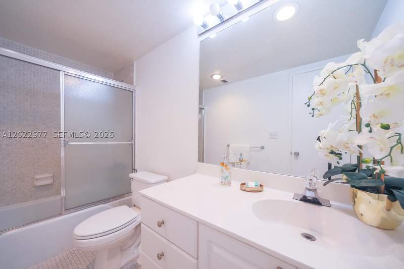 1 bedroom Condominium at 19370 Collins Ave 622, Ocean Reserve Condo, Sunny Isles Beach — photo 2