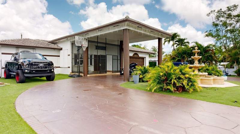 4 bedroom SingleFamilyResidence at 357 W 44th St, Andrews Park, Hialeah — photo 2